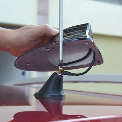 CÁPAUSZONY TETŐANTENNA ERŐSÍTŐVEL FEKETE