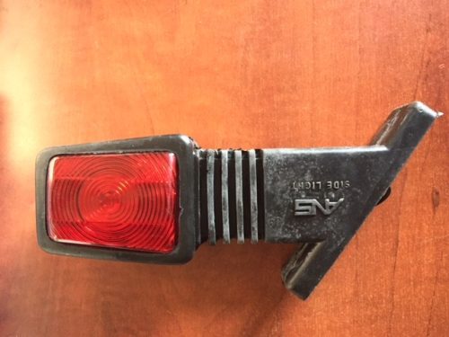 SZÉLESSÉGJELZŐ SZÖGLETES DÖNTÖTT IZZÓS